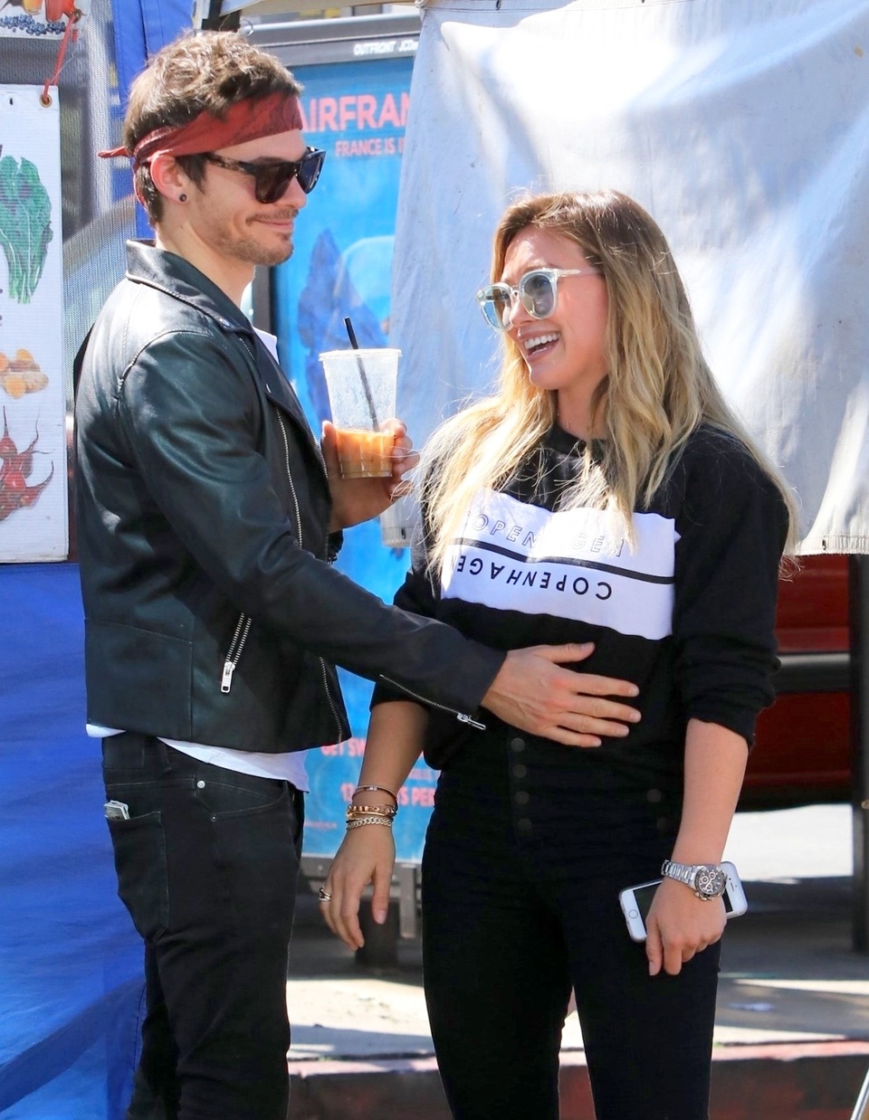 Hilary Duff mang bầu lần 2 - 1
Hilary Duff vừa bất ngờ thông báo trên trang cá nhân là cô và bạn trai Matthew Koma sắp lên chức bố mẹ