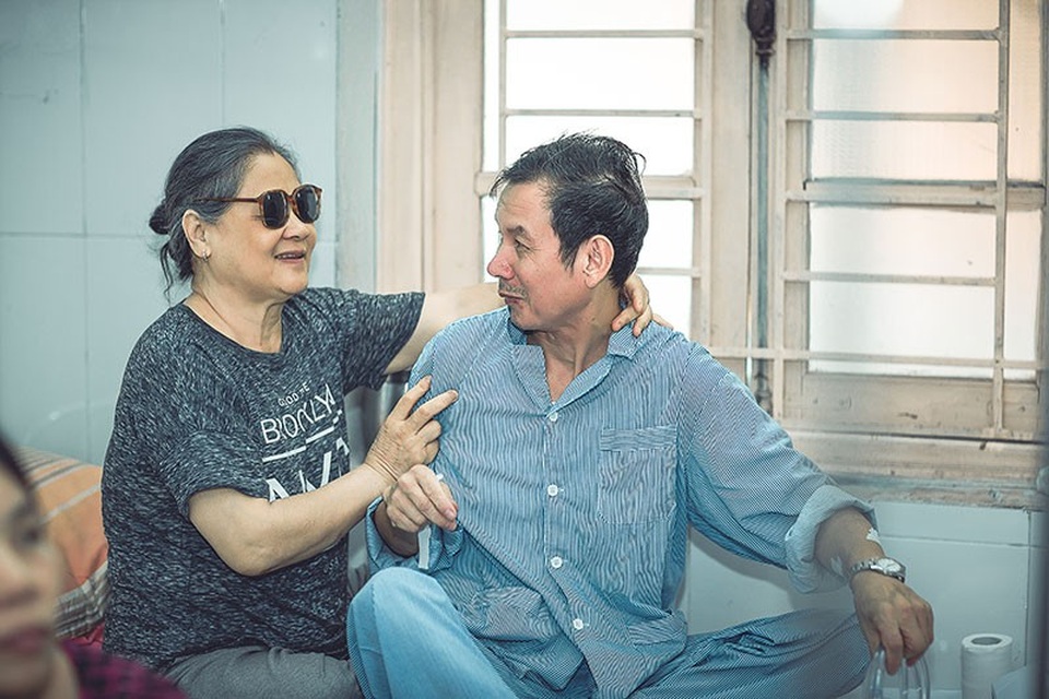 Câu chuyện xúc động đằng sau bộ ảnh đôi vợ chồng ở bệnh viện - 13 Câu chuyện xúc động đằng sau bộ ảnh đôi vợ chồng ở bệnh viện - 13