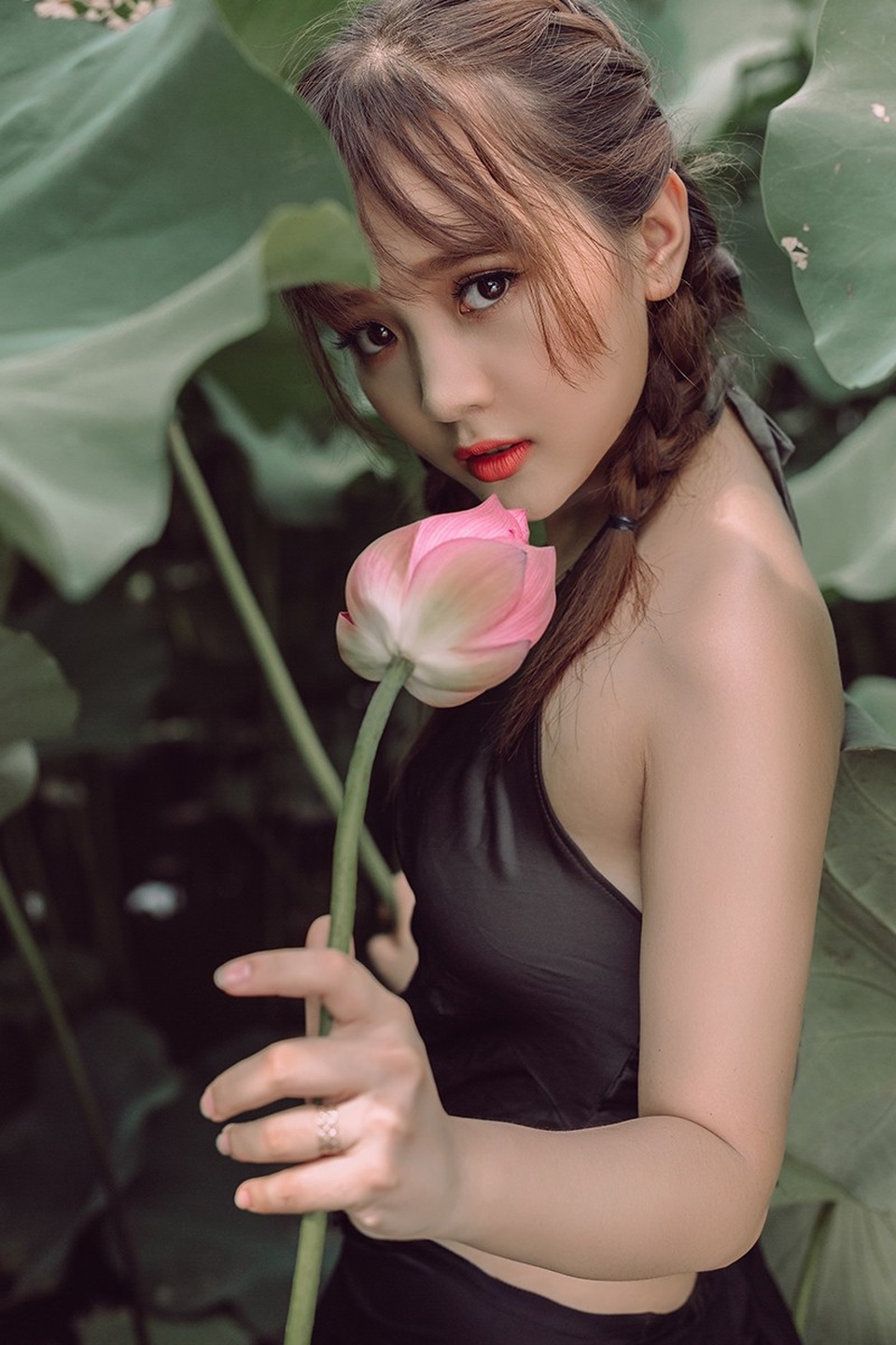 Ngắm vẻ đẹp xuân thì của thiếu nữ tuổi 18 bên đầm sen - 12 Ngắm vẻ đẹp xuân thì của thiếu nữ tuổi 18 bên đầm sen - 12