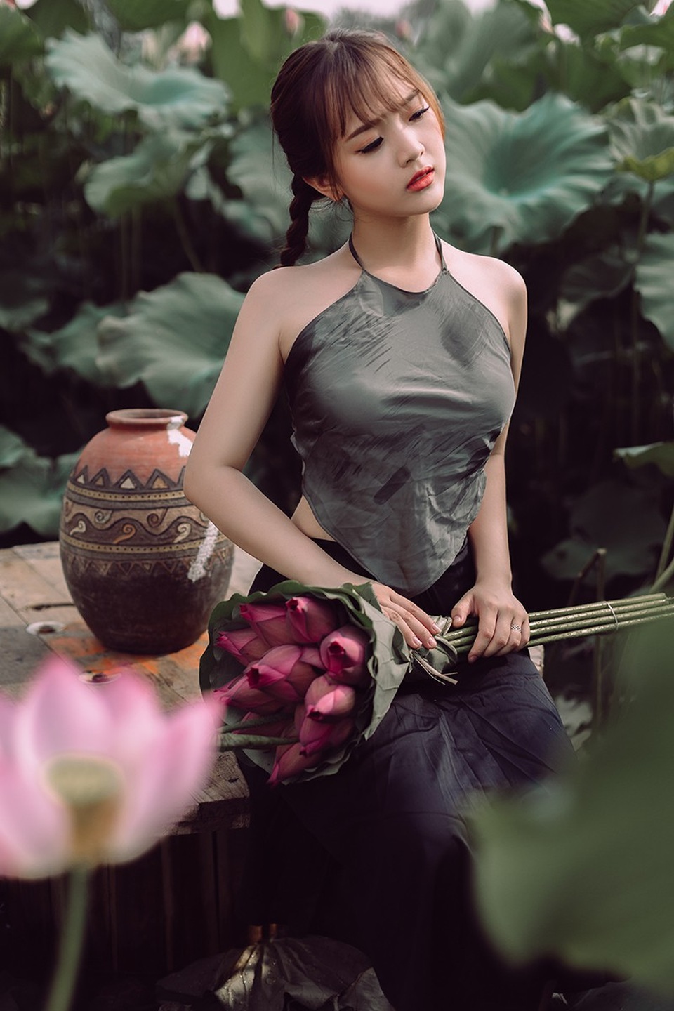 Ngắm vẻ đẹp xuân thì của thiếu nữ tuổi 18 bên đầm sen - 2 Ngắm vẻ đẹp xuân thì của thiếu nữ tuổi 18 bên đầm sen - 2