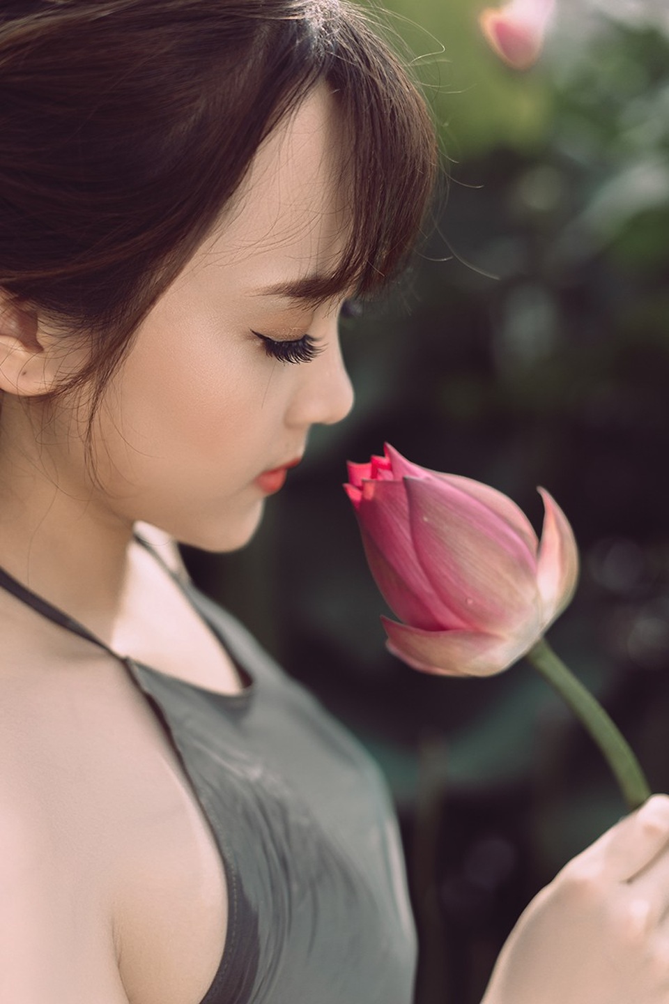 Ngắm vẻ đẹp xuân thì của thiếu nữ tuổi 18 bên đầm sen - 1 Ngắm vẻ đẹp xuân thì của thiếu nữ tuổi 18 bên đầm sen - 1