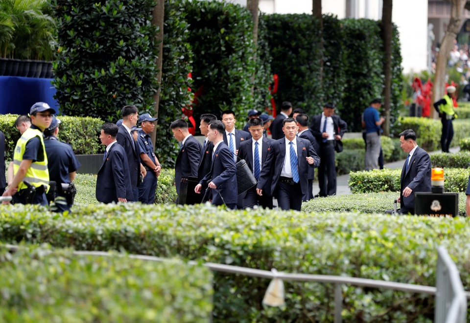 Những hình ảnh đầu tiên của ông Kim Jong-un tại Singapore - 6
Singapore đã siết chặt an ninh tại khu vực sân bay trước và sau khi nhà lãnh đạo Kim Jong-un đáp máy bay xuống.