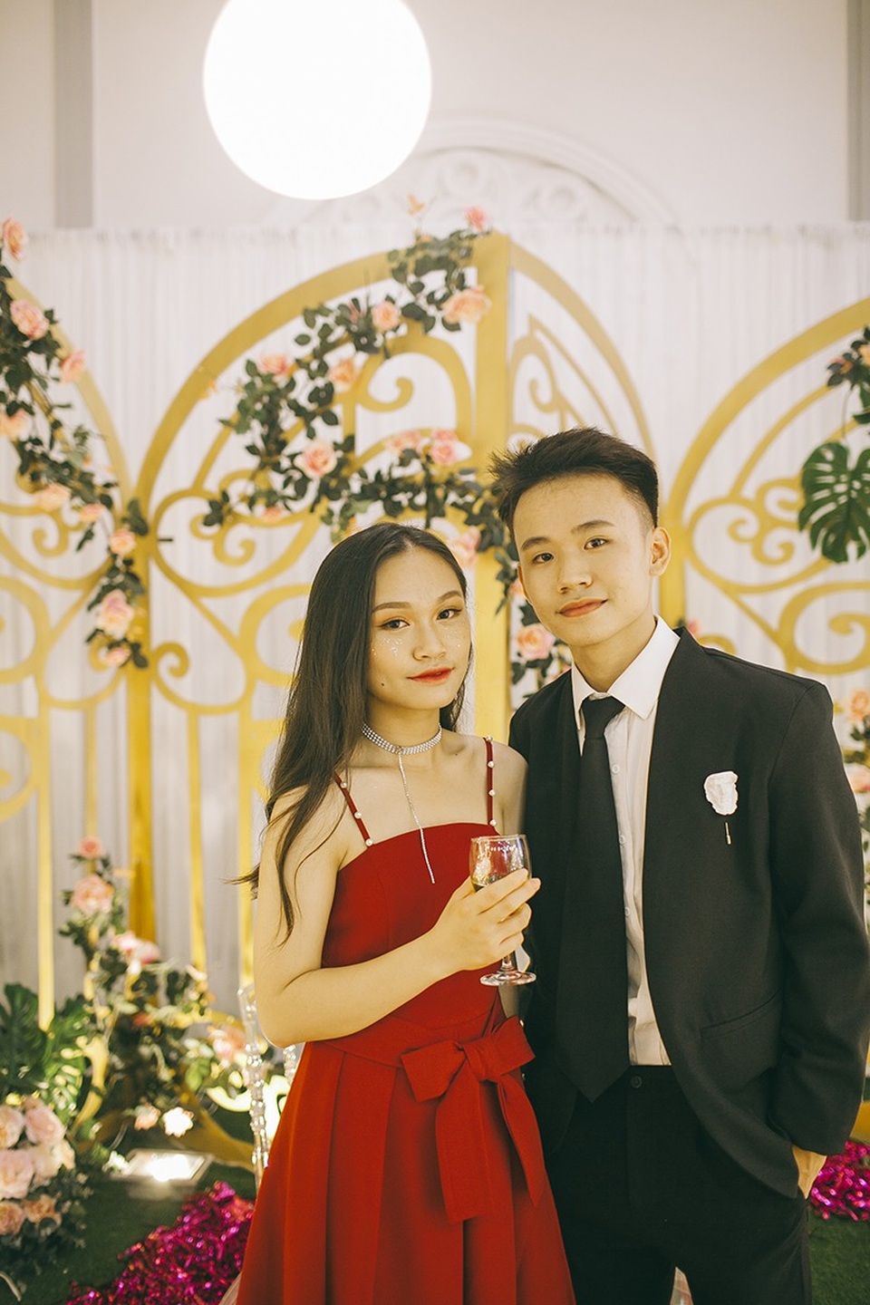 Teen cuối cấp phố núi dự Prom sang trọng như tiệc Hoàng gia - 1
Đêm dạ hội mang tên Glamour