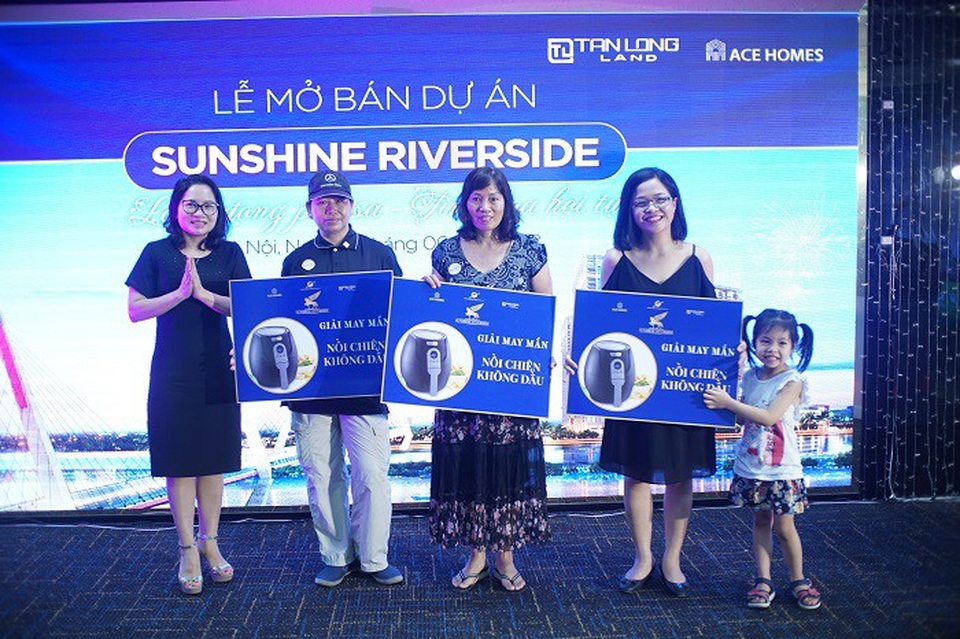 Mở bán Sunshine Riverside – Dự án bàn giao sớm tại Tây Hồ Tây - 3 Không khí buổi lễ diễn ra sôi động với nhiều phần quà hấp dẫn cho những khách hàng tham dự may mắn.