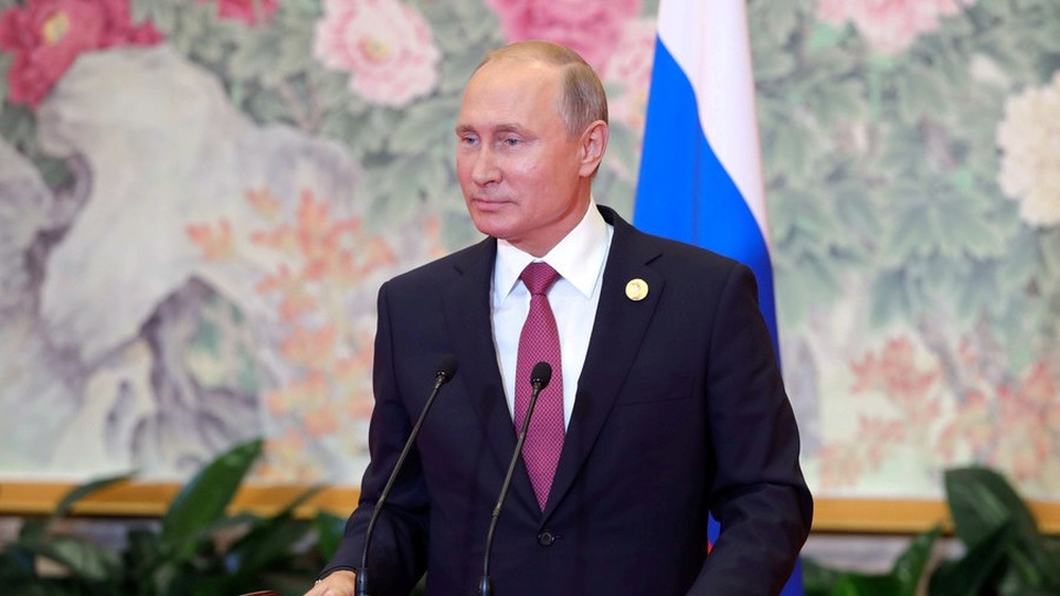 Tổng thống Putin lần đầu lên tiếng về đề xuất đưa Nga trở lại G8 - 1 Tổng thống Putin phát biểu tại họp báo sau hội nghị SCO tại Trung Quốc (Ảnh: Reuters)