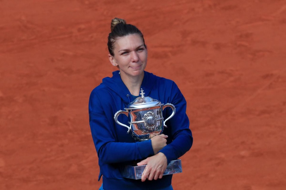 Simona Halep rơi lệ cho lần đầu vô địch Roland Garros - 1
Halep rớm lệ sau khi có được danh hiệu vô địch Grand Slam lần đầu tiên