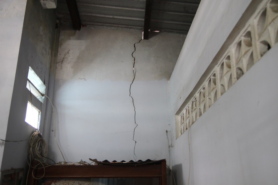 Cần Thơ: Nhiều nhà dân nứt toác do việc thi công cầu Vàm Cống! - 3 Cần Thơ: Nhiều nhà dân nứt toác do việc thi công cầu Vàm Cống! - 3