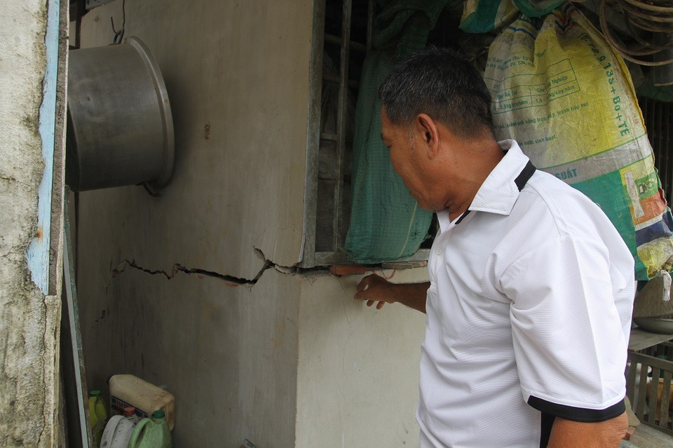 Cần Thơ: Nhiều nhà dân nứt toác do việc thi công cầu Vàm Cống! - 2 Nhà ông Thông bị nứt toác do ảnh hưởng của việc thi công công trình