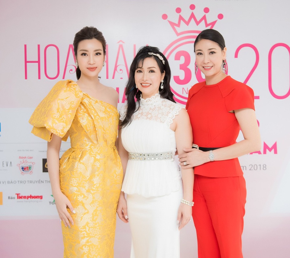 Nhan sắc rạng ngời của Hoa hậu Bùi Bích Phương, Hà Kiều Anh, Đỗ Mỹ Linh - 1 Nhan sắc rạng ngời của Hoa hậu Bùi Bích Phương, Hà Kiều Anh, Đỗ Mỹ Linh - 1