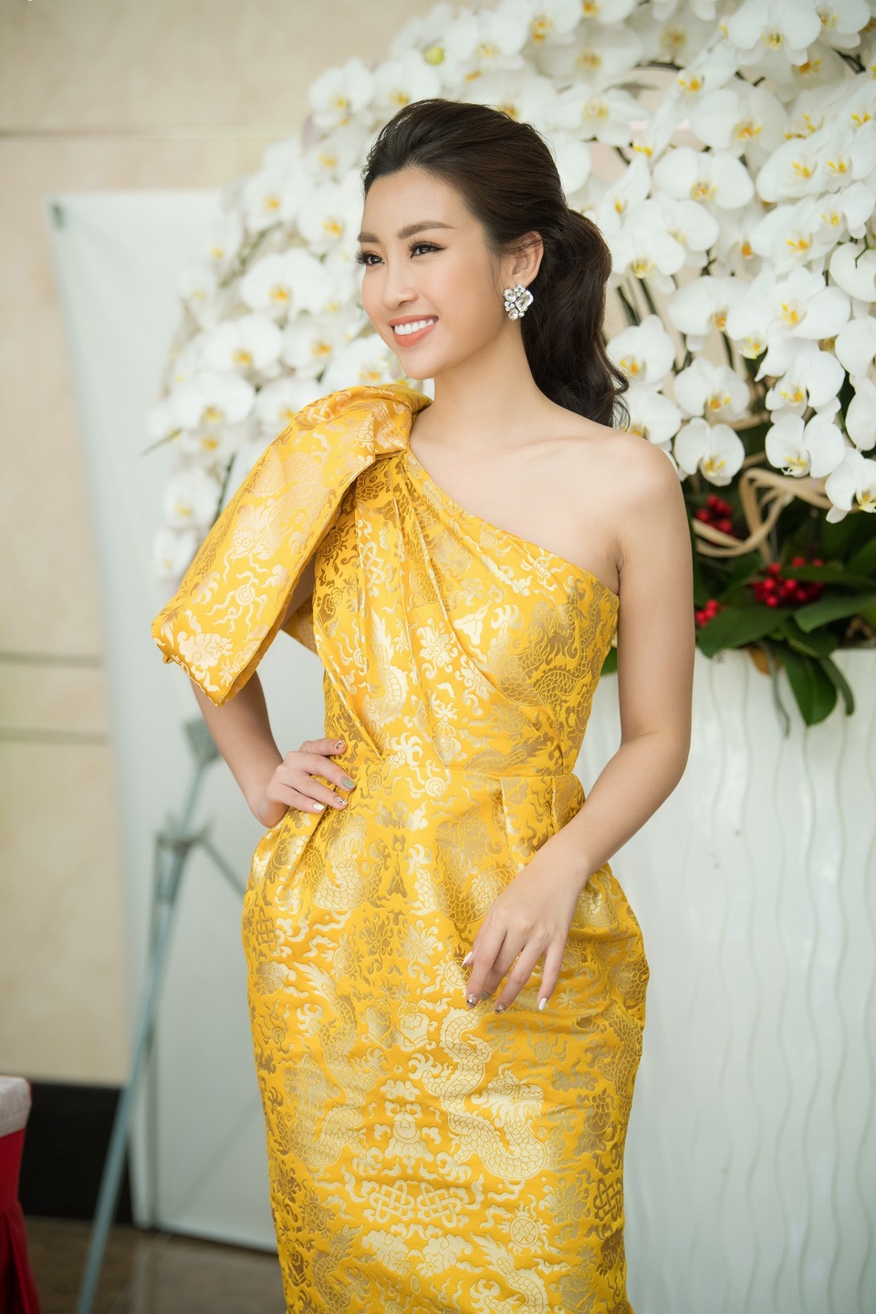 Nhan sắc rạng ngời của Hoa hậu Bùi Bích Phương, Hà Kiều Anh, Đỗ Mỹ Linh - 7 Đỗ Mỹ Linh.