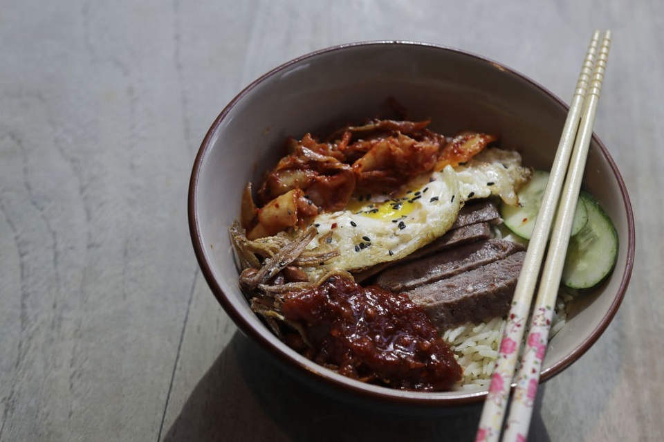 Hình ảnh thú vị bên lề hội nghị thượng đỉnh Mỹ - Triều - 4 Nhà hàng Harmony Nasi Lemak tại Singapore sáng tạo món “Trump-Kim Chi Nasi Lemak” lấy cảm hứng từ cuộc gặp giữa hai nhà lãnh đạo Mỹ - Triều.