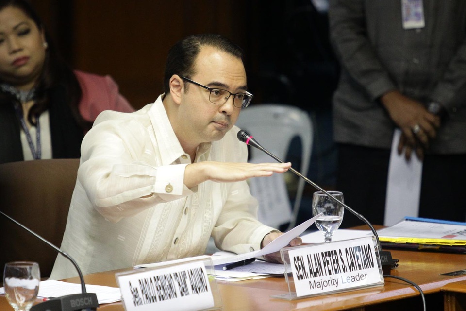 Philippines bác tin Tổng thống Duterte ra lệnh dừng tuần tra Biển Đông - 1 Ngoại trưởng Philippines Alan Peter Cayetano (Ảnh: Rappler)