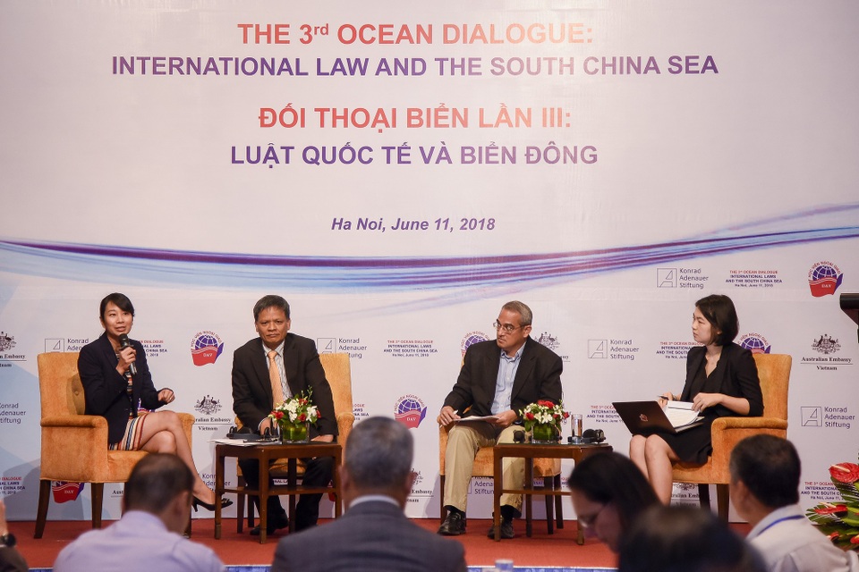 2 năm sau phán quyết của tòa Trọng tài, Biển Đông vẫn chưa “hạ nhiệt” - 2 Các diễn giả tham gia bổi Đối thoại sáng 11/6