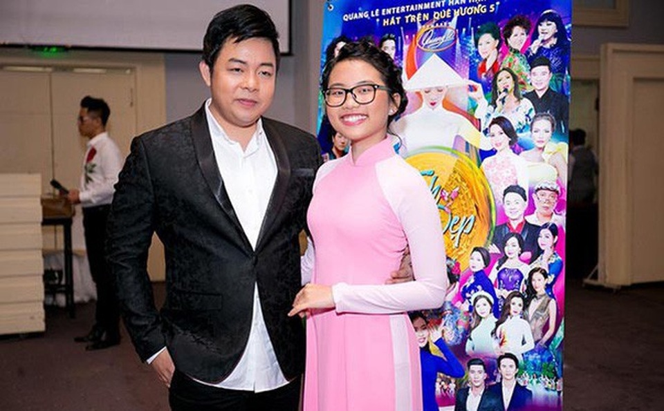 Làm con nuôi showbiz Việt: Kẻ đỉnh danh vọng, người đáy tuyệt vọng - 2
Nhiều người cho rằng Quang Lê chỉ lấy danh bố nuôi trong khi thực chất là ông bầu của Phương Mỹ Chi.