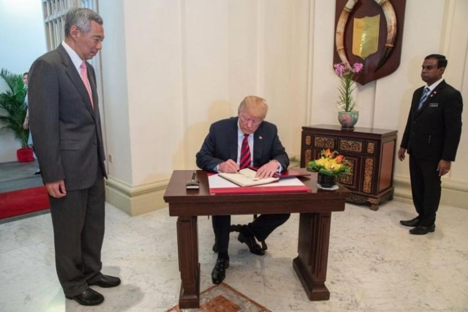 Tuyên bố lạc quan của Tổng thống Trump trước thời khắc gặp ông Kim Jong-un - 3 Ông Trump sẽ có cuộc gặp với nhà lãnh đạo Kim Jong-un vào khoảng 9h sáng ngày mai tại khách sạn Capella trên đảo Sentosa. Đây là cuộc gặp đầu tiên giữa một tổng thống Mỹ đương nhiệm và một nhà lãnh đạo Triều Tiên. (Ảnh: Twitter/scavino45)