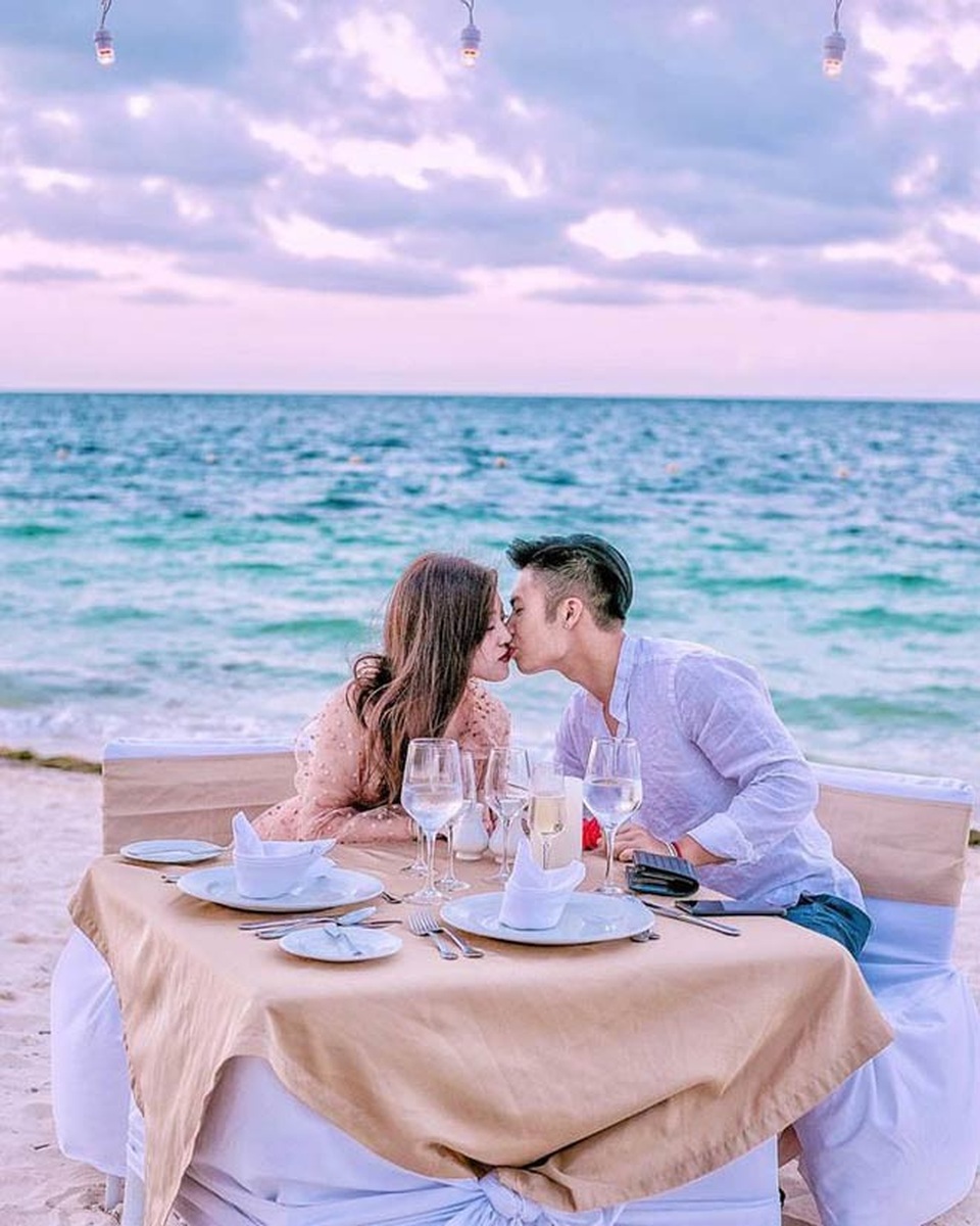 Kỳ nghỉ hè xa hoa ngút trời của tiểu thư nhà giàu Việt Nam - 4
Không gian siêu đẹp, siêu sang chảnh lại cực kỳ lãng mạn khi có người yêu ở bên