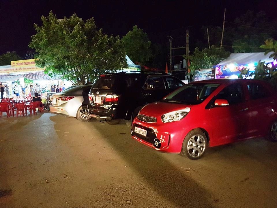 Du khách thất vọng tràn trề phố đi bộ ở Tam Cốc - 9 Du khách thất vọng tràn trề phố đi bộ ở Tam Cốc - 9
