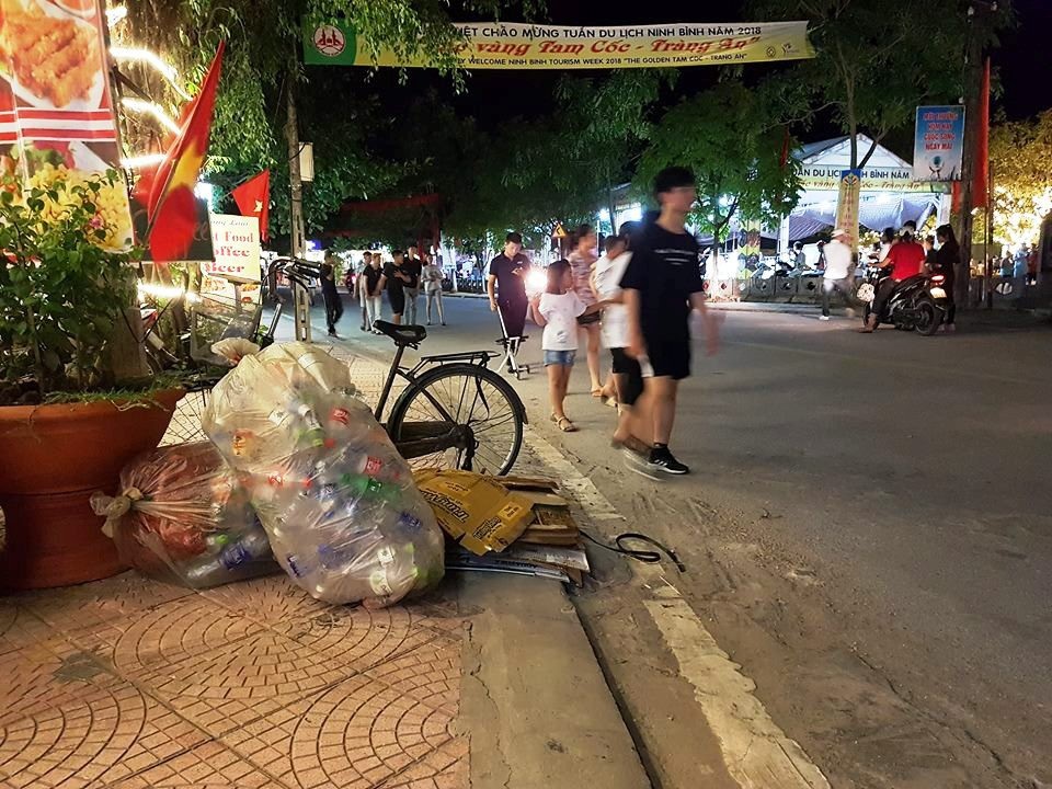 Du khách thất vọng tràn trề phố đi bộ ở Tam Cốc - 13 Du khách thất vọng tràn trề phố đi bộ ở Tam Cốc - 13