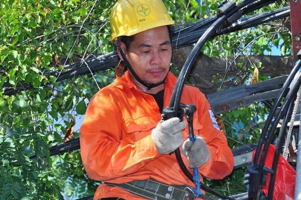 Lại “nóng” chuyện hóa đơn tiền điện - 2 Lại “nóng” chuyện hóa đơn tiền điện - 2