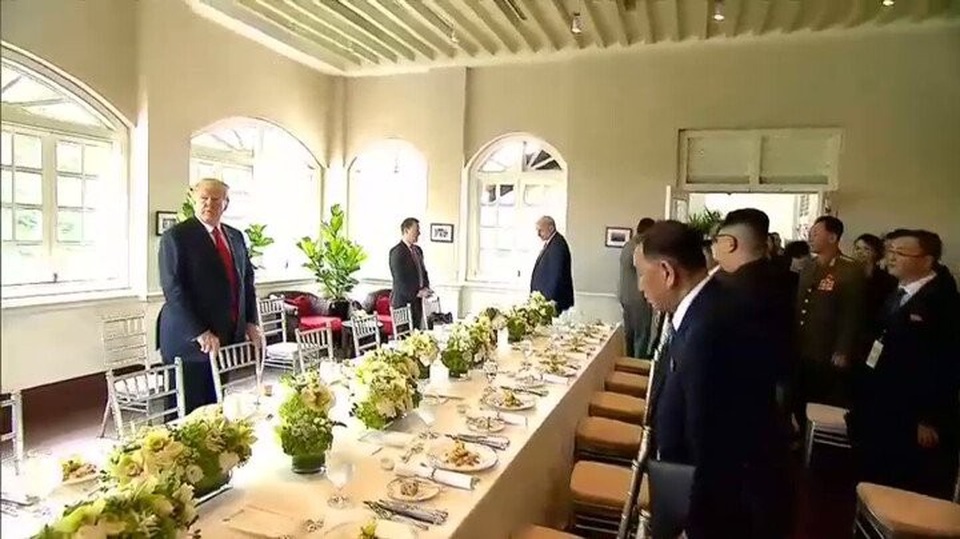 Lãnh đạo Mỹ - Triều ăn trưa, tản bộ và ký kết thỏa thuận "rất quan trọng" - 13 Lãnh đạo Mỹ - Triều ăn trưa, tản bộ và ký kết thỏa thuận "rất quan trọng" - 13