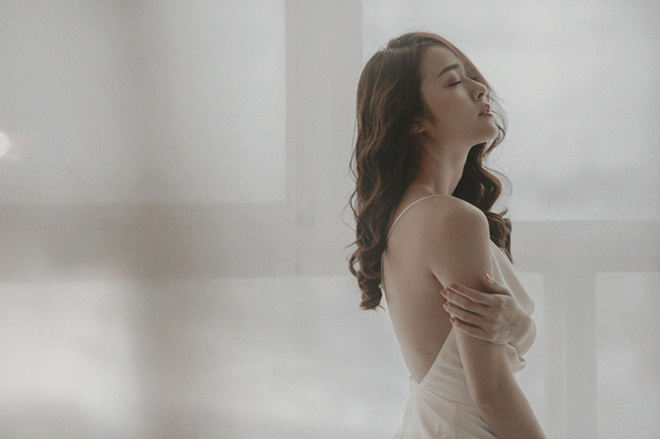 Mỹ nhân sinh năm 1993 chia sẻ, gần 2 năm qua cô thấy cuộc sống nhẹ nhõm và bình yên hơn trước. Thay vì bước vào vòng xoáy showbiz với vô số chiêu trò, người đẹp dành thời gian cho những người thân yêu và đam mê riêng.