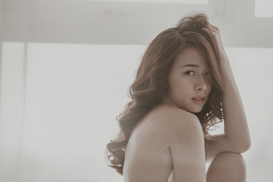 Khi sự nghiệp đang đỉnh cao, người đẹp lên xe hoa và sau đó công bố làm mẹ đơn thân.