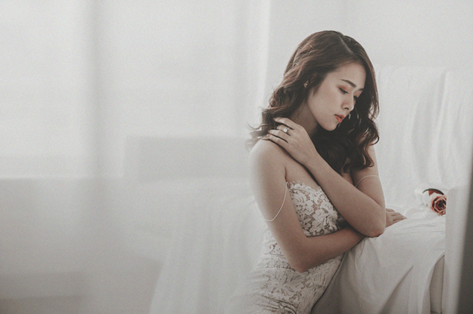 Cô cũng không mất quá nhiều thời gian nghiên cứu về hàng hiệu, váy áo đắt đỏ để chặt chém đồng nghiệp mỗi lần tham gia sự kiện showbiz. Khi có thời gian, cô dẫn con trai đi du lịch và tận hưởng cuộc sống trọn vẹn cạnh gia đình riêng. Cô cũng tâm sự, việc kinh doanh giúp mình có nền tảng kinh tế tốt hơn dể lo cho cuộc sống mẹ con sau này.​​​​