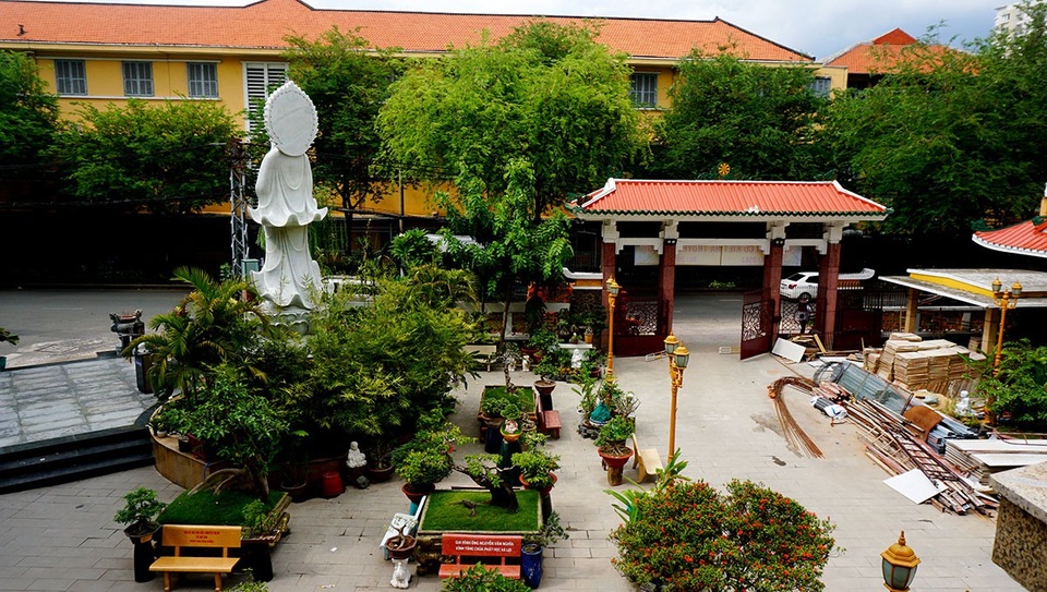 Ngôi chùa có tháp chuông cao nhất Sài Gòn tồn tại hơn 50 năm - 15 Khuôn viên chùa Xá Lợi.