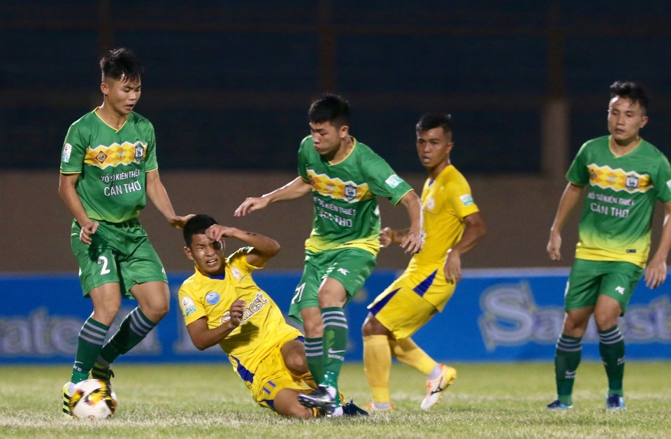 Khánh Hoà đánh bại Cần Thơ để vươn lên đứng thứ ba V-League - 3 Đội bóng phố biển có chiến thắng thứ 2 liên tiếp trong vòng ít ngày