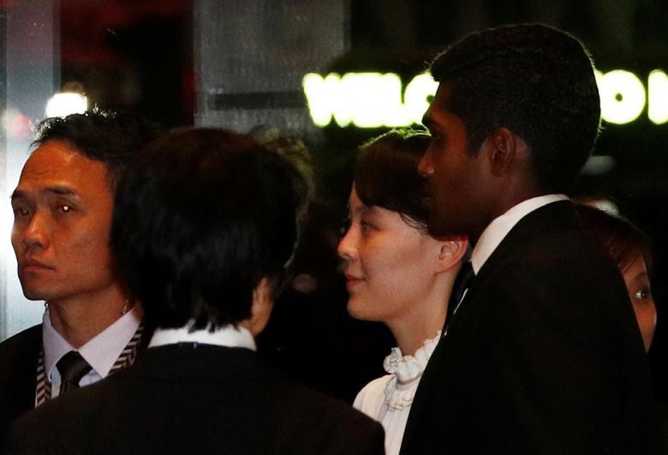 Bà Kim Yo-jong, em gái ông Kim Jong-un, cũng tới thăm khách sạn Marina Bay Sands cùng anh trai vào tối 11/6. Ngoài ra các quan chức cấp cao khác của Triều Tiên cũng tham gia chuyến đi này với ông Kim Jong-un.