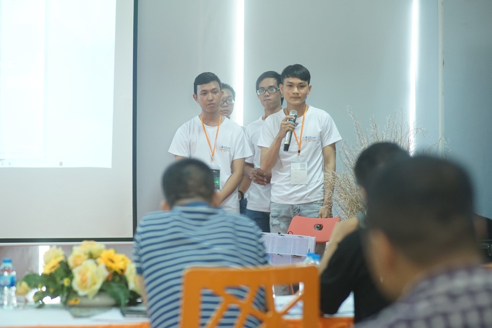 Sinh viên năm nhất xây dựng hệ thống báo cháy thông minh - 1
Sản phẩm báo cháy thông minh của bốn chàng sinh viên FPT Edu đã nhận được giải Nhì trong cuộc đua lập trình FPT Edu Hackathon 2018 và được các chuyên gia công nghệ đánh giá cao.