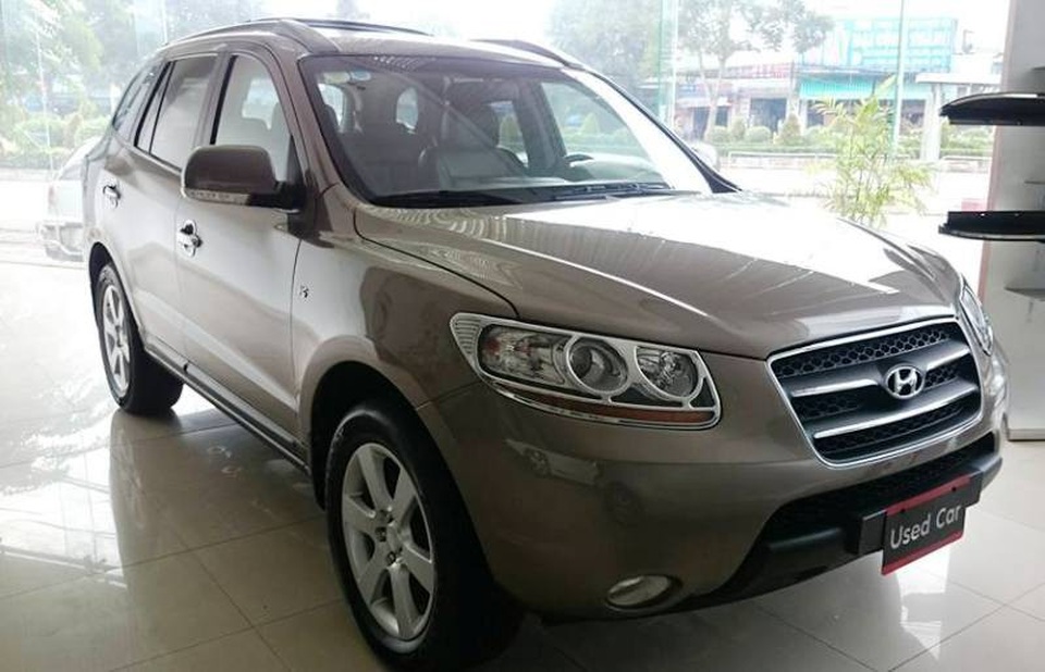 Những chiếc SUV 7 chỗ cũ có giá trên dưới 500 triệu đồng - 4 Hyundai SantaFe bền bỉ và tiết kiệm nhiên liệu có xuất xứ nhập khẩu.