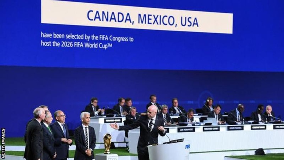 Liên minh Bắc Mỹ được chọn là chủ nhà World Cup 2026 - 1
Ba nước Mỹ, Canada và Mexico được chọn là chủ nhà World cup 2026