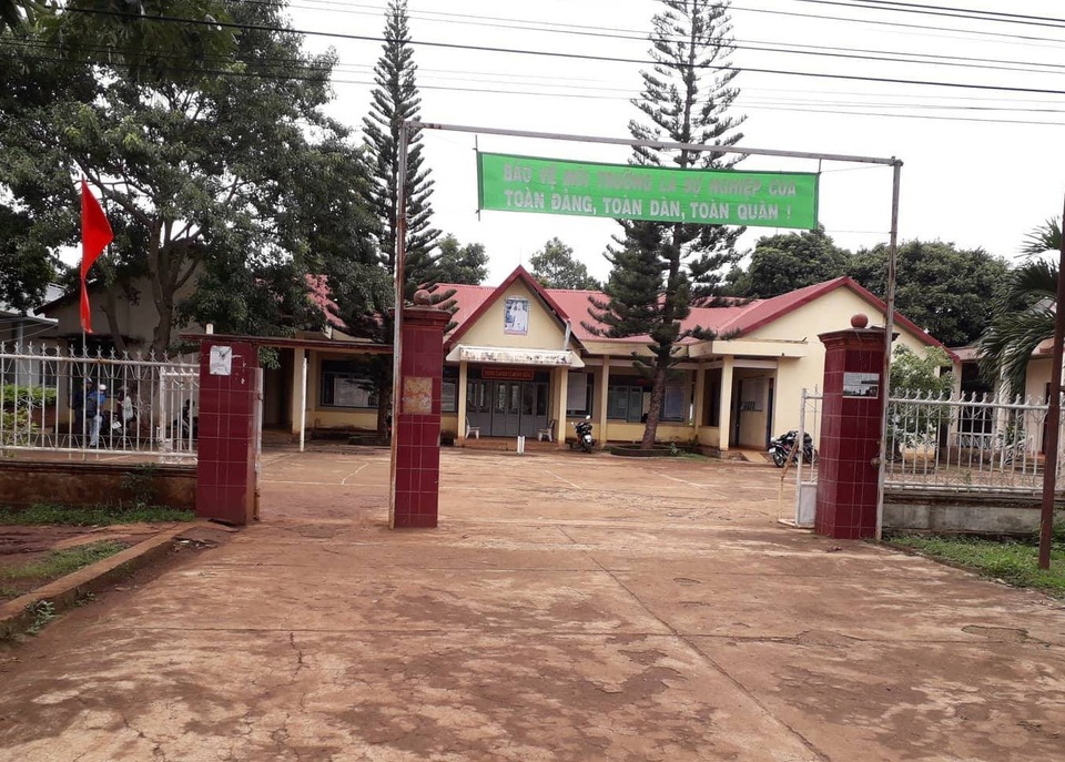 Trưởng công an xã khai gian lý lịch để vào Đảng - 1 UBND xã Ea Kpam nơi ông Lương công tác