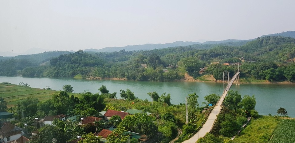 Khám phá miền Trà Lân xứ Nghệ - 1 Phía bên kia bờ sông Lam là điểm du lịch cộng đồng Khe Rạn của huyện Con Cuông ngày càng thu hút khách du lịch đến thăm và ăn uống...