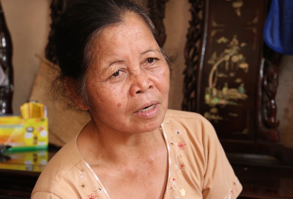 Chuyện xúc động về người giúp việc 14 năm nuôi con thay chủ cũ - 3 Điều bà Bình mong mỏi nhất là có sức khỏe lo cho Thương ăn học, nên người