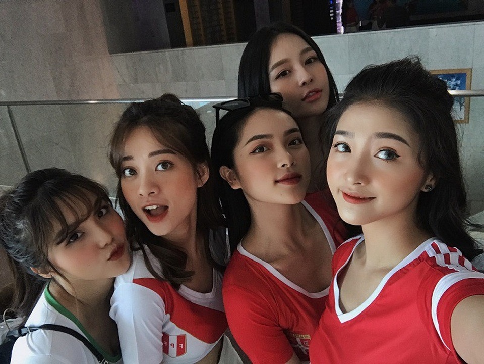 Dàn hot girl Việt nóng bỏng cổ vũ VCK World Cup 2018 - 2 Dàn hot girl Việt nóng bỏng cổ vũ VCK World Cup 2018 - 2