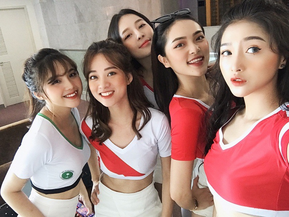 Dàn hot girl Việt nóng bỏng cổ vũ VCK World Cup 2018 - 4 Dàn hot girl Việt nóng bỏng cổ vũ VCK World Cup 2018 - 4