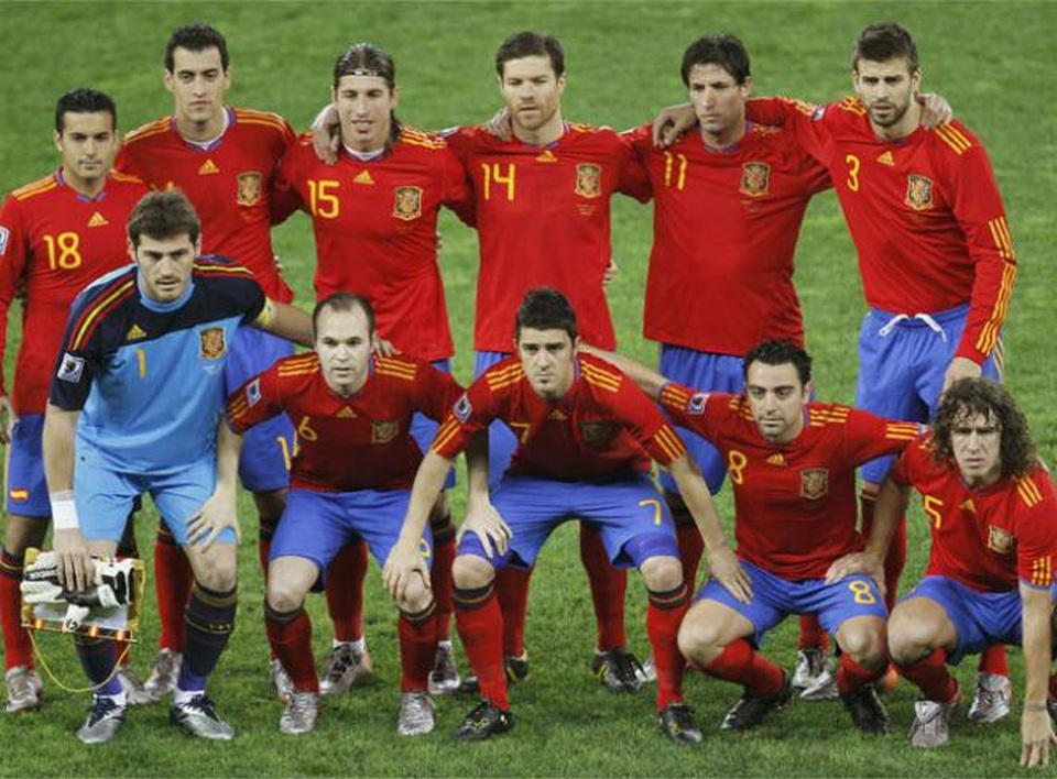 Bổ nhiệm HLV Lopetegui, Real Madrid phá hỏng đội tuyển Tây Ban Nha? - 3
Tây Ban Nha vô địch World Cup 2010 với bộ khung cùng lối chơi tiqui-taca của Barcelona