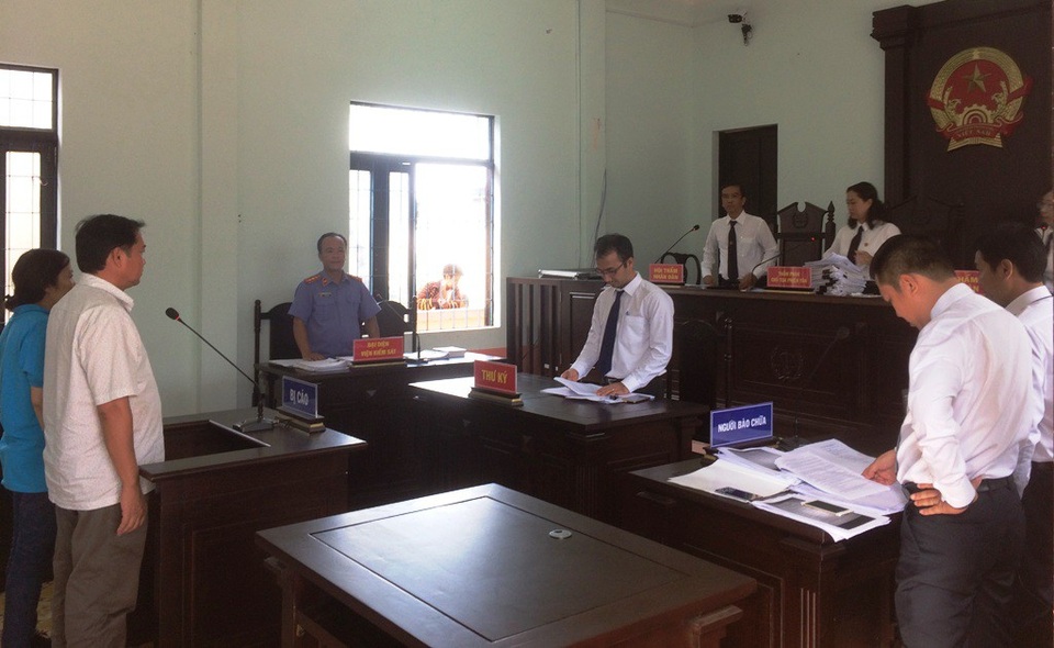 Canh tác trên đất sổ đỏ, bị truy tố tội phá rừng: Tạm hoãn phiên tòa, kiểm tra thực địa! - 1 Sau hơn một ngày xét xử, HĐXX phiên tòa sơ thẩm lần 4 cho tạm hoãn phiên tòa để kiểm tra lại thực địa