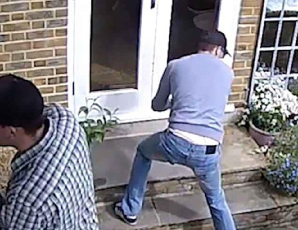 Anh em “siêu trộm” đột nhập 60 ngôi nhà trong vòng 7 tháng - 2 Hai “siêu trộm” bắt đầu gây án từ giữa tháng 7/2017