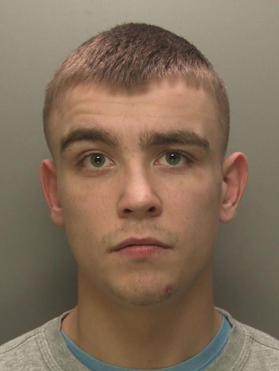 Anh em “siêu trộm” đột nhập 60 ngôi nhà trong vòng 7 tháng - 3 Miles Connors mới chỉ 18 tuổi