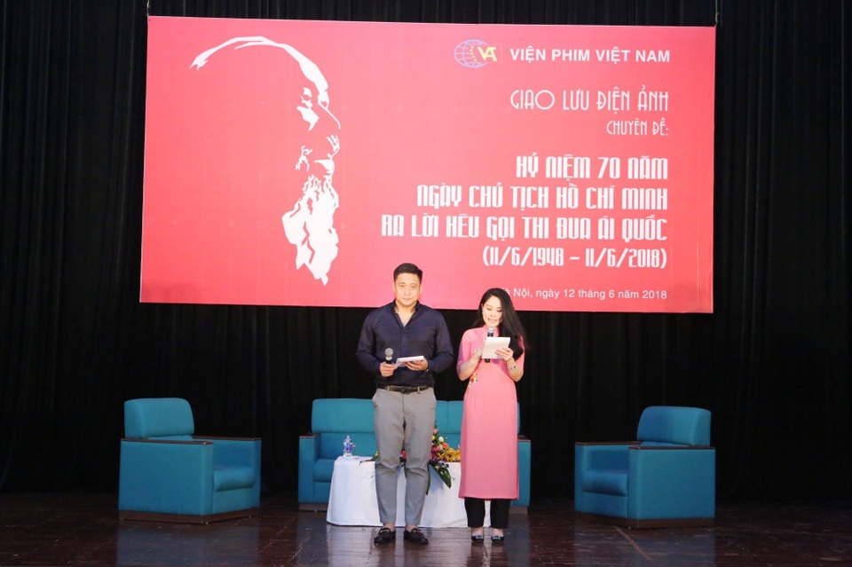 Cuộc hội ngộ của 3 nghệ sĩ đóng vai Bác Hồ thành công nhất - 5 Nam diễn viên Minh Tiệp đảm trách vai trò MC và BTC chương trình. Hiện anh đang là Phó Giám đốc Nhà văn hóa Điện ảnh Ngọc Khánh thuộc Viện Phim Việt Nam.