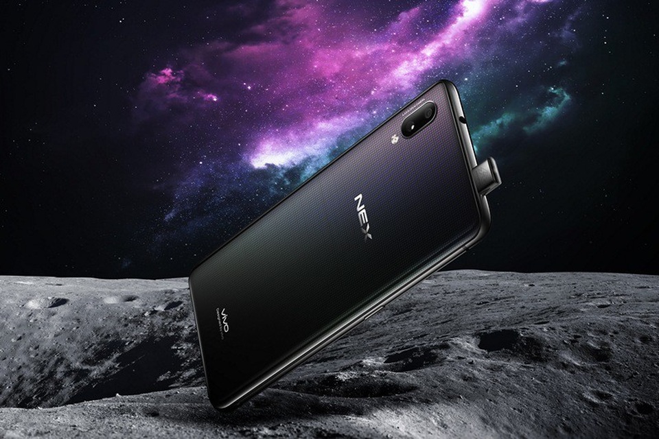 Smartphone hoàn toàn không viền màn hình với camera trước cực độc - 2 Camera trước trên sản phẩm sẽ được giấu vào thân máy và chỉ được hiện ra khi cần