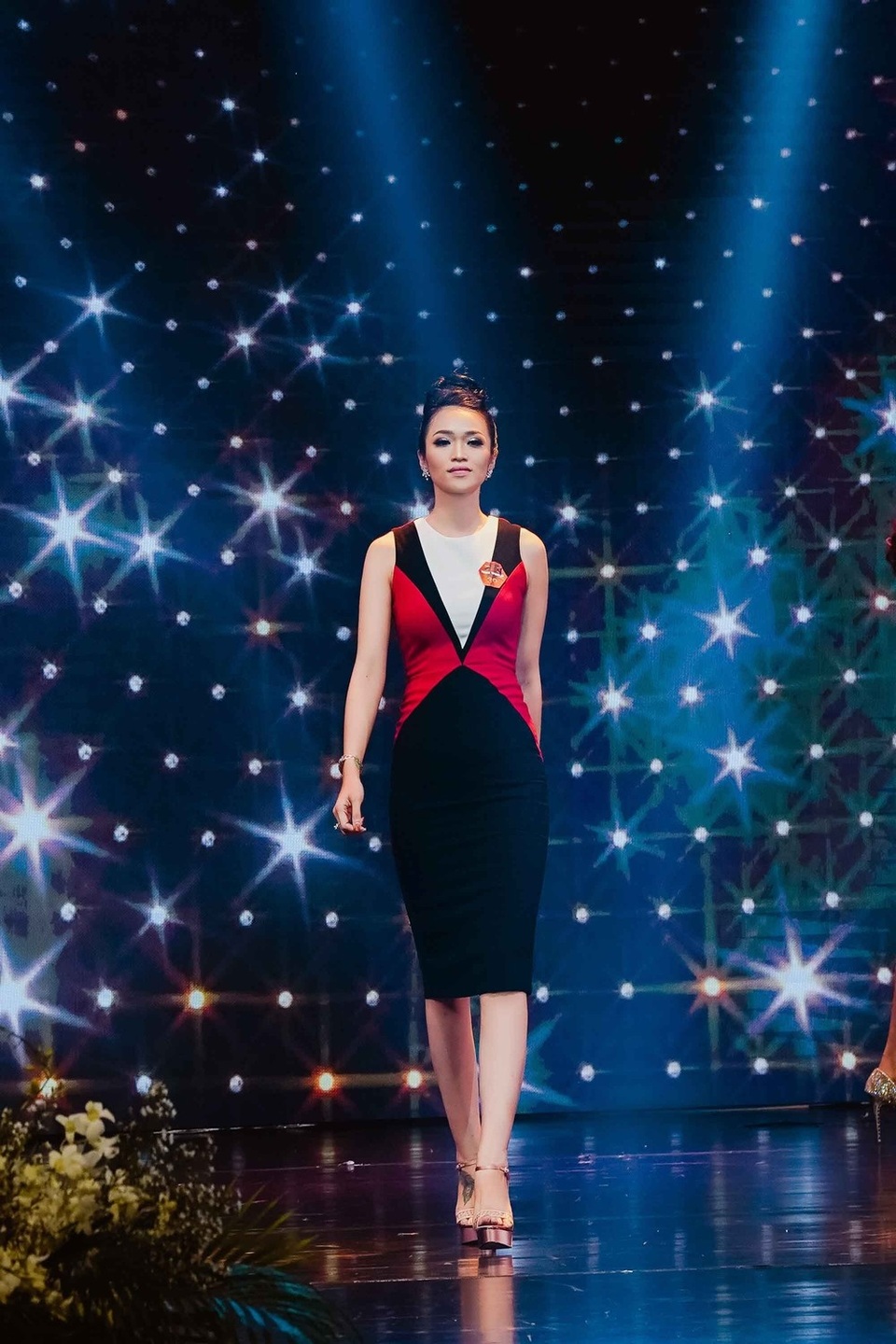 Thiên Vũ đoạt giải "Hoa hậu có hình thể đẹp nhất" - 2