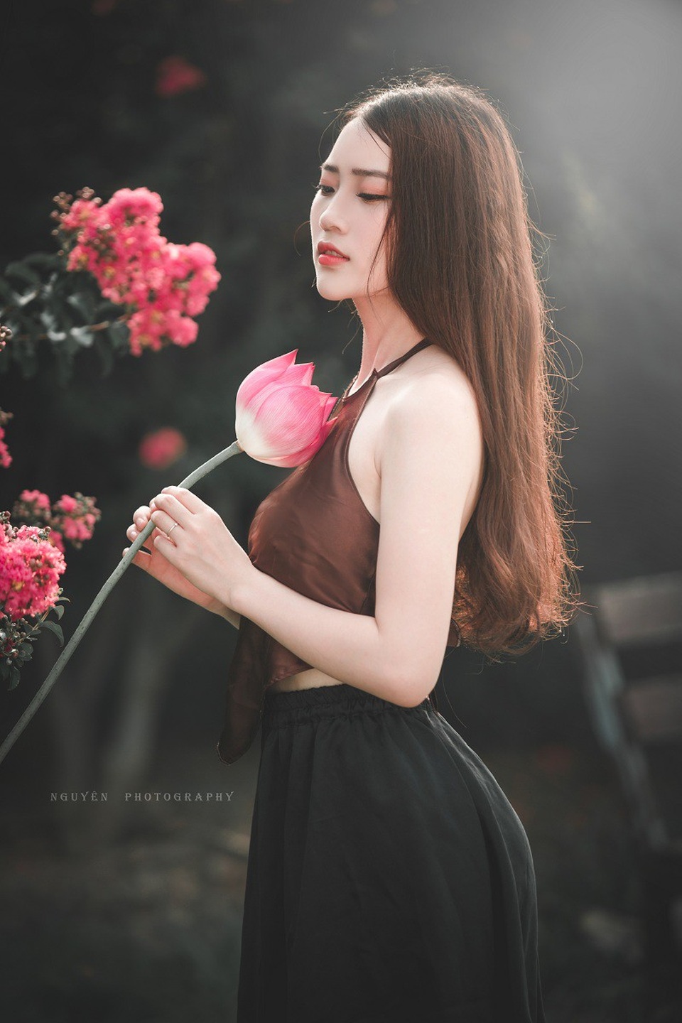 “Mặc áo yếm đâu phải cứ hở bạo mới là đẹp” - 3 Ở trường, Thanh Phương được đánh giá là một nữ sinh năng nổ. Cô bạn còn tham gia câu lạc bộ Garnet lễ tân - sự kiện của trường.