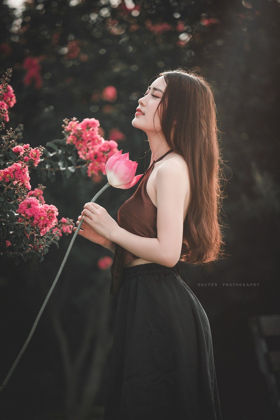 “Mặc áo yếm đâu phải cứ hở bạo mới là đẹp” - 2 Thanh Phương có sở thích đi du lịch, chụp ảnh, xem phim và có tài lẻ là vẽ. Cô bạn từng ước mơ theo học thời trang để tự mở một cửa hàng do mình tự thiết kế.