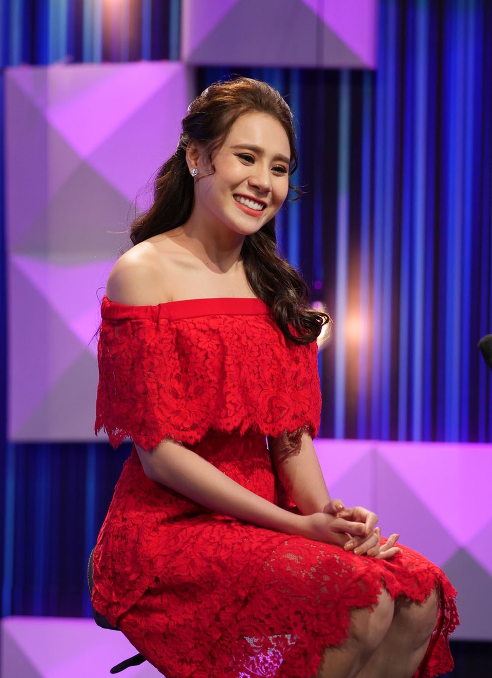 Hồ Bích Trâm: “Hầu hết đàn ông trong showbiz không đáng tin” - 3 Hồ Bích Trâm cũng rút kinh nghiệm về những ồn ào khi chia sẻ chuyện tình cảm ngày trước nên sau này nếu có yêu ai cô cũng sẽ giấu kín, cô nói: “Tôi sẽ không công khai bạn trai mới với công chúng, vì ít nhiều nó sẽ ảnh hưởng đến công việc và chuyện tình cảm riêng tư của hai người”.
