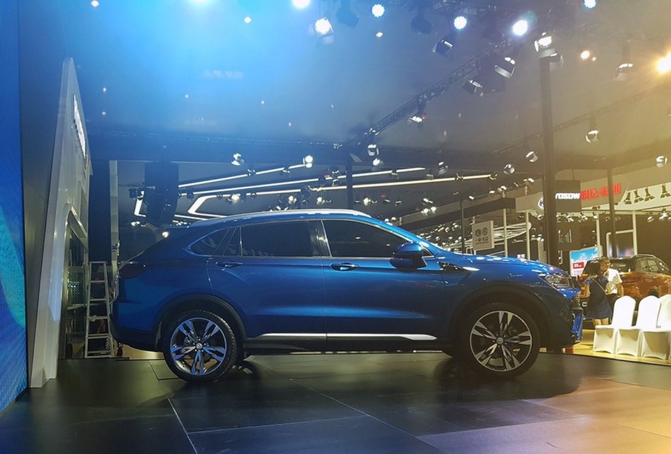 Diện kiến mẫu SUV Trung Quốc nhái Lamborghini Urus - 4 Diện kiến mẫu SUV Trung Quốc nhái Lamborghini Urus - 4