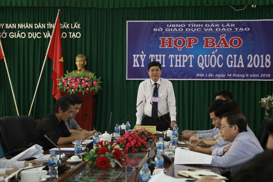 Đắk Lắk bố trí nơi ăn, chốn ở miễn phí cho học sinh vùng khó dự thi THPT quốc gia - 1
Sở GD-ĐT Đắk Lắk họp báo về công tác chuẩn bị cho kỳ thi THPT quốc gia năm 2018.